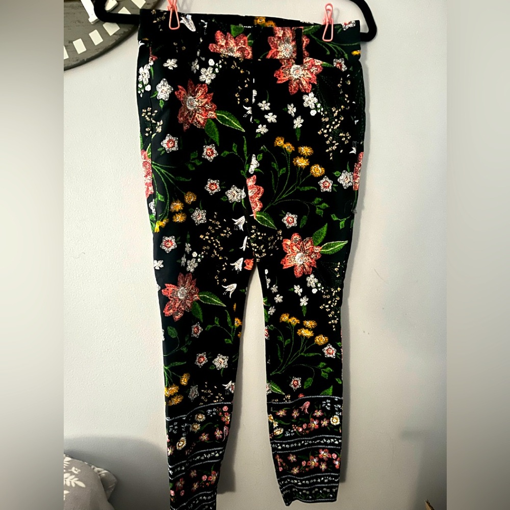 Old Navy mid rise black floral pixie pants size 2